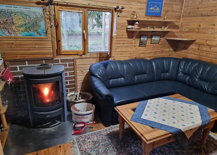 Ferienbungalow Mit Garage Und Grundstueck In Sommersdorf Uer *